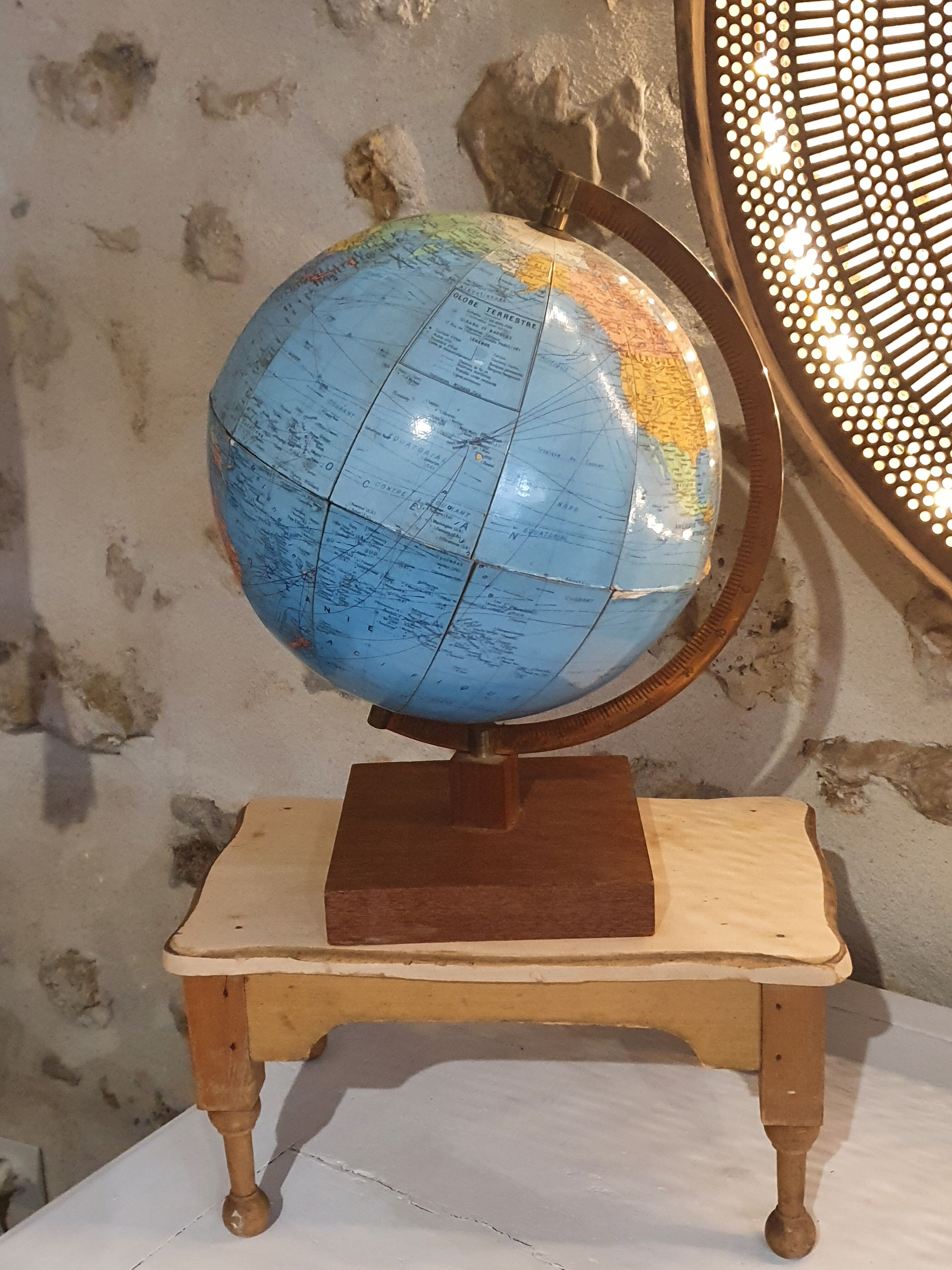 Vintage globe Gérard and Barrère