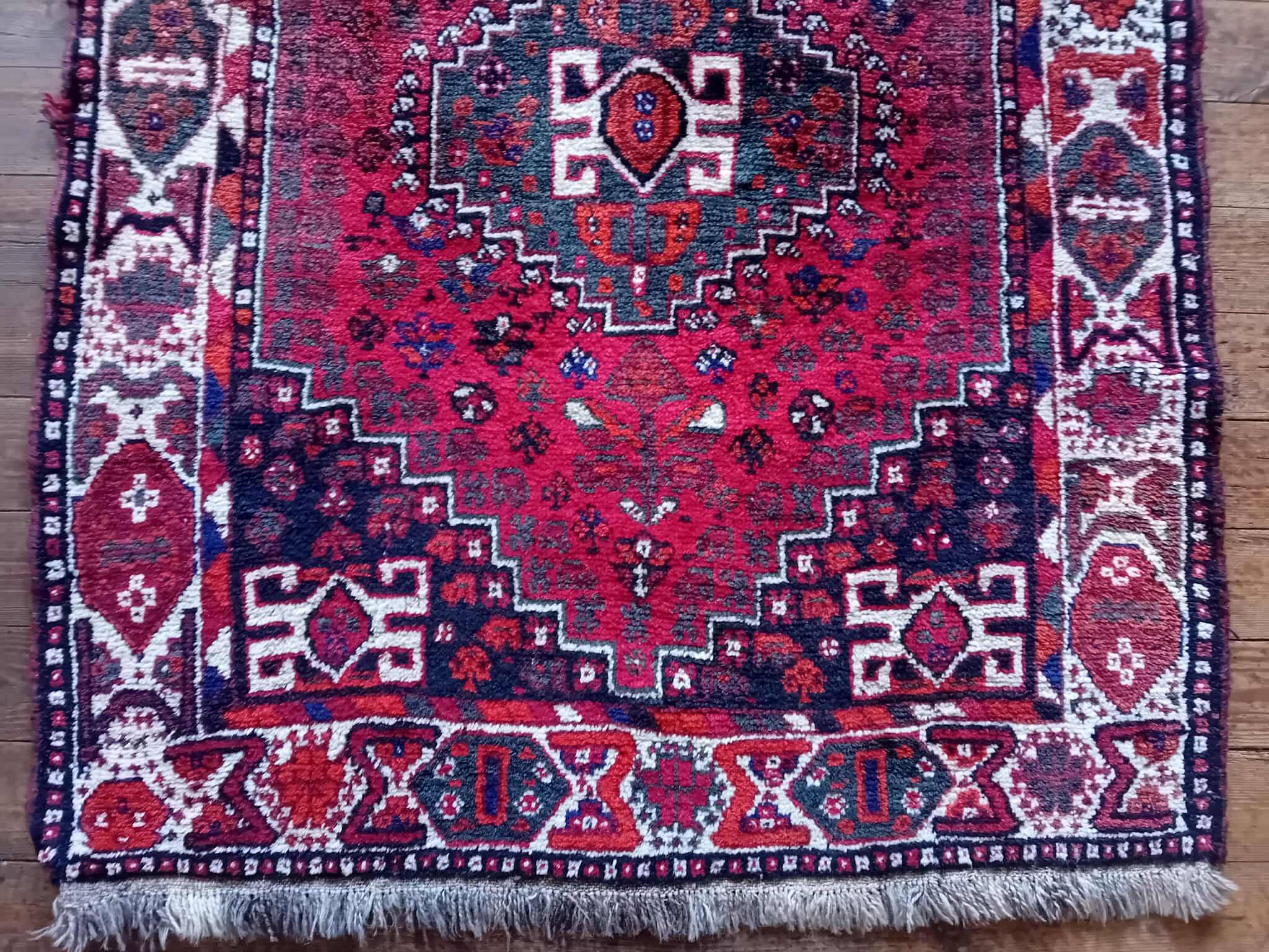Handmade Persian Shiraz Rug 155x114cm