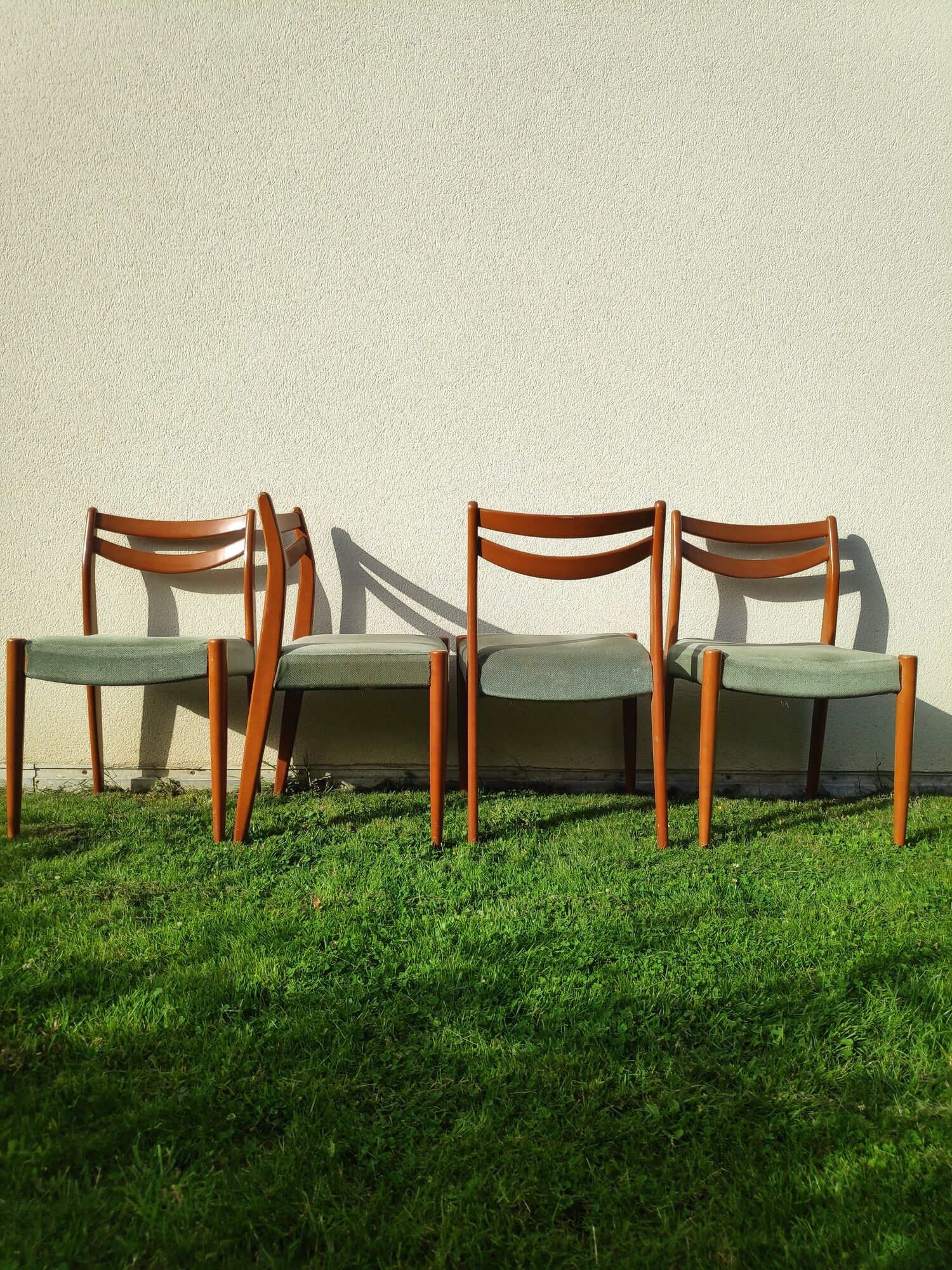 Lot of 4 Scandinavian chairs in wood and velvet fabric