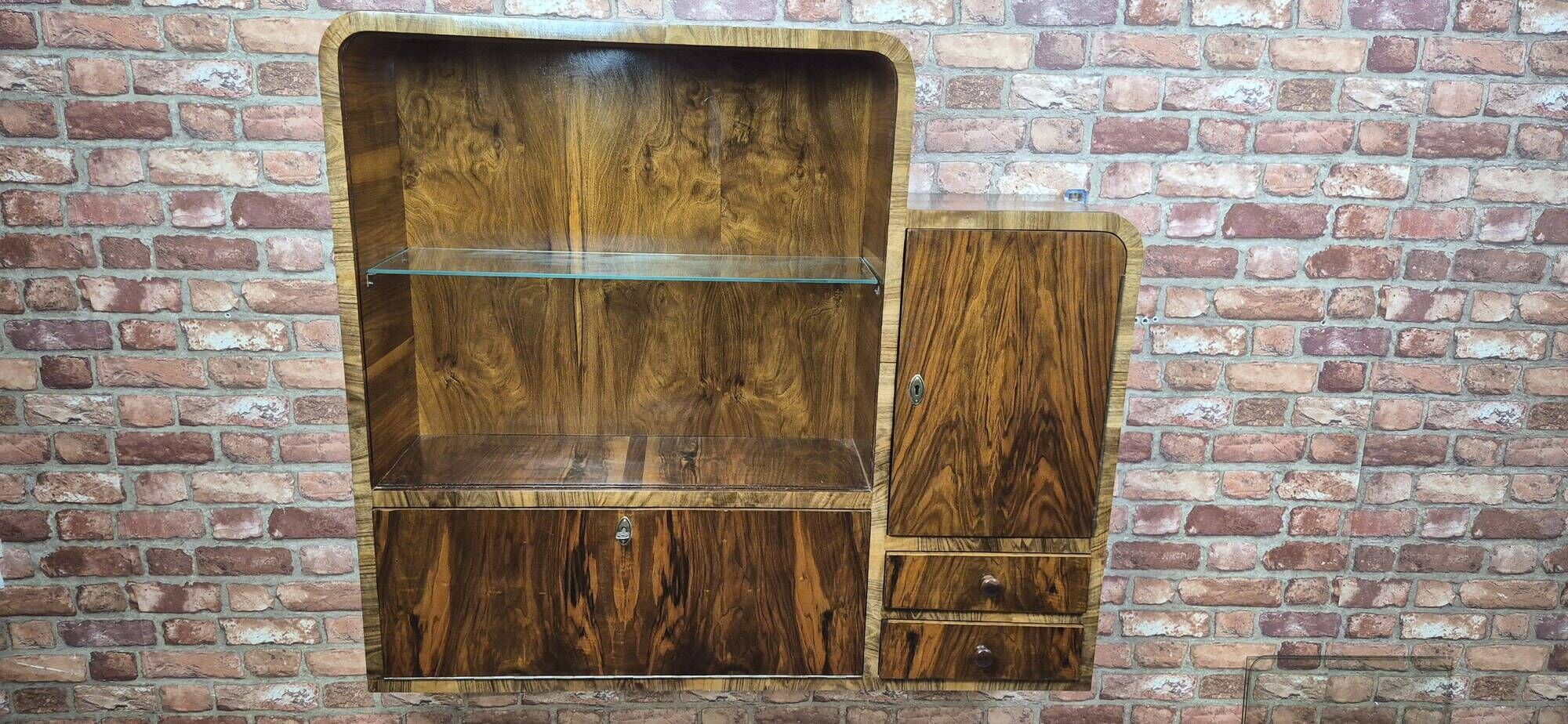 Vitrine Art Déco en noyer rénovée avec bar, rétro, vintage, années 40