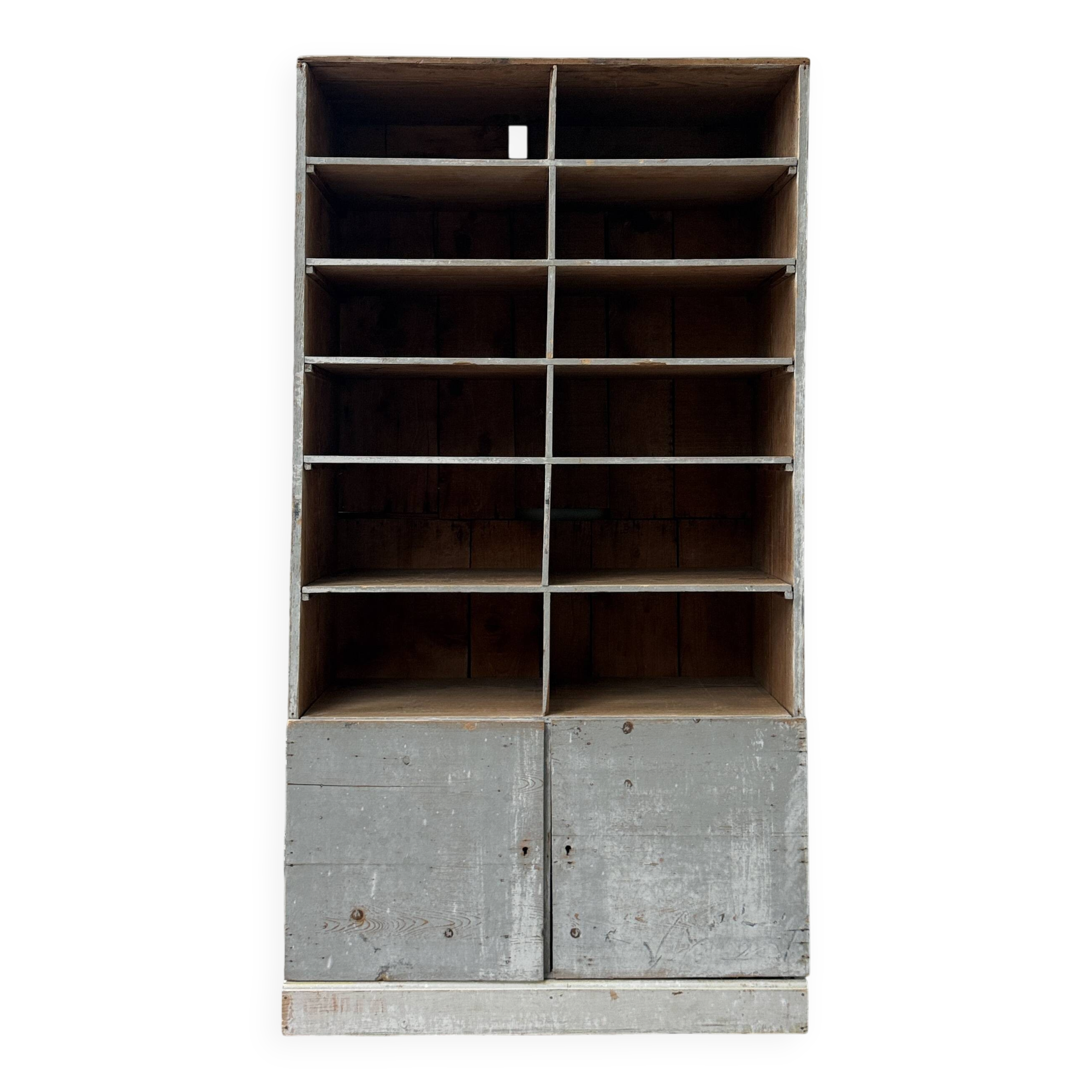 Patinated workshop furniture with compartments (renovated)