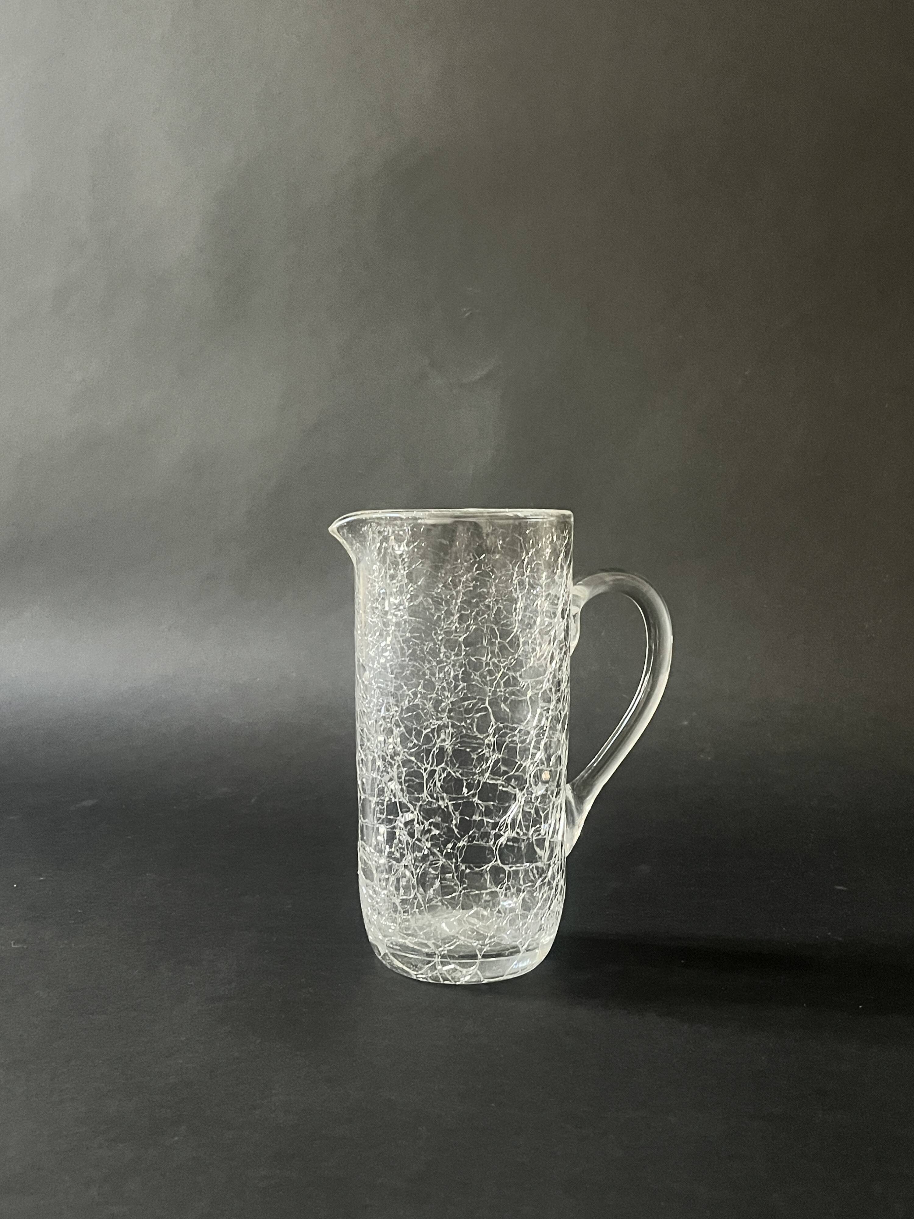 carafe à eau vintage en verre soufflée à la bouche