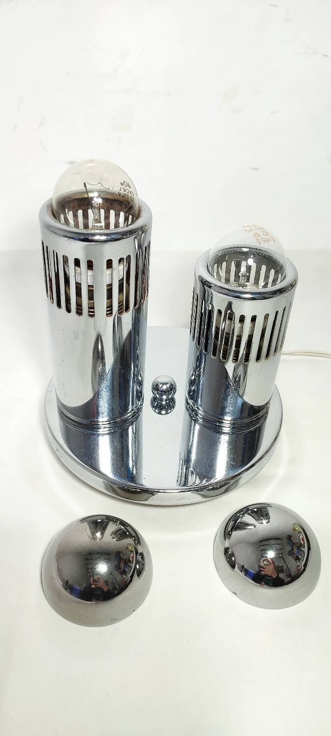 Lámpara de mesa metálica. España, 1970s.