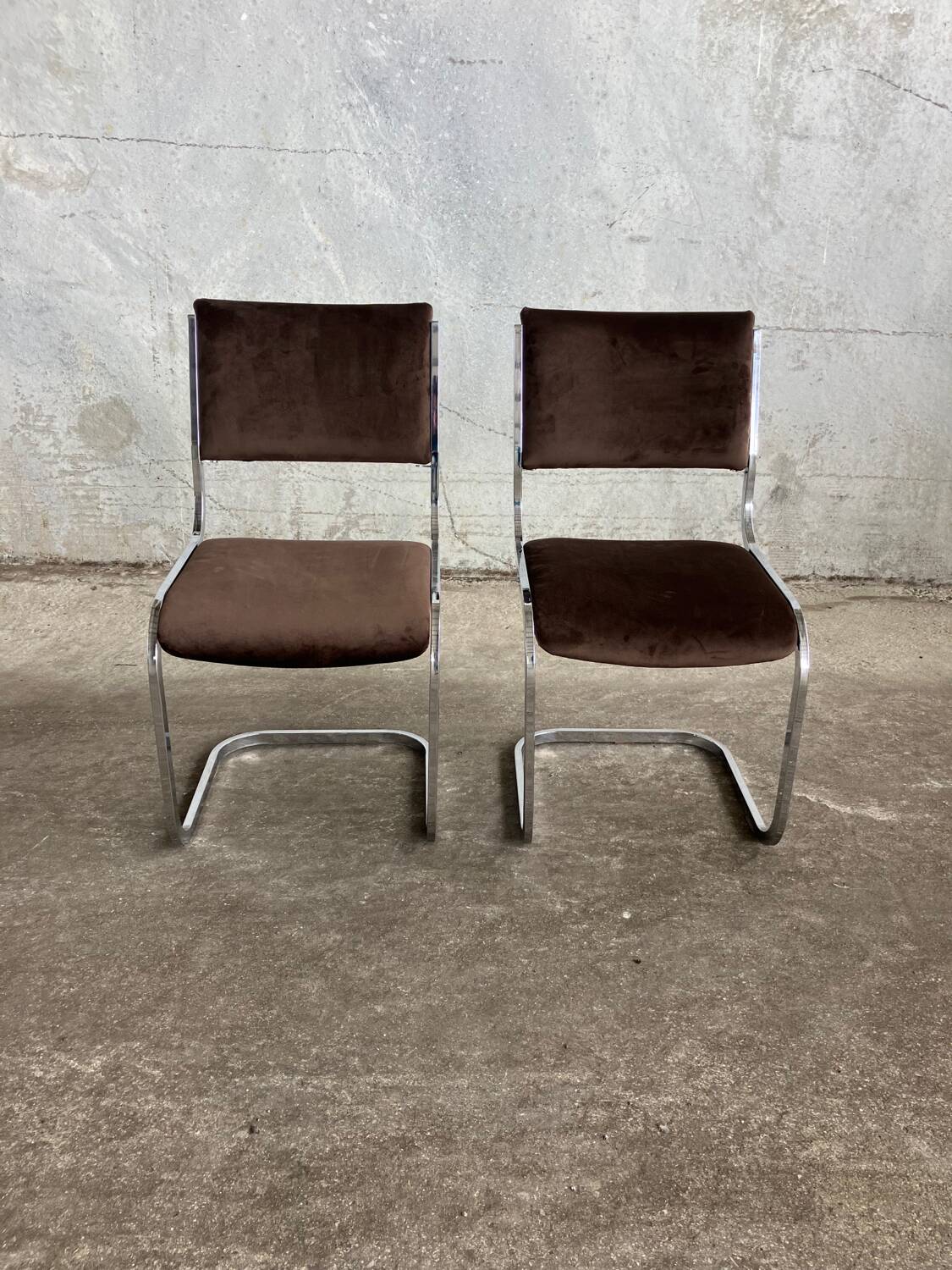 Paire de chaises chromées vintage 1970