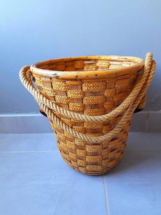Cache pot suspendu rotin et corde 1960
