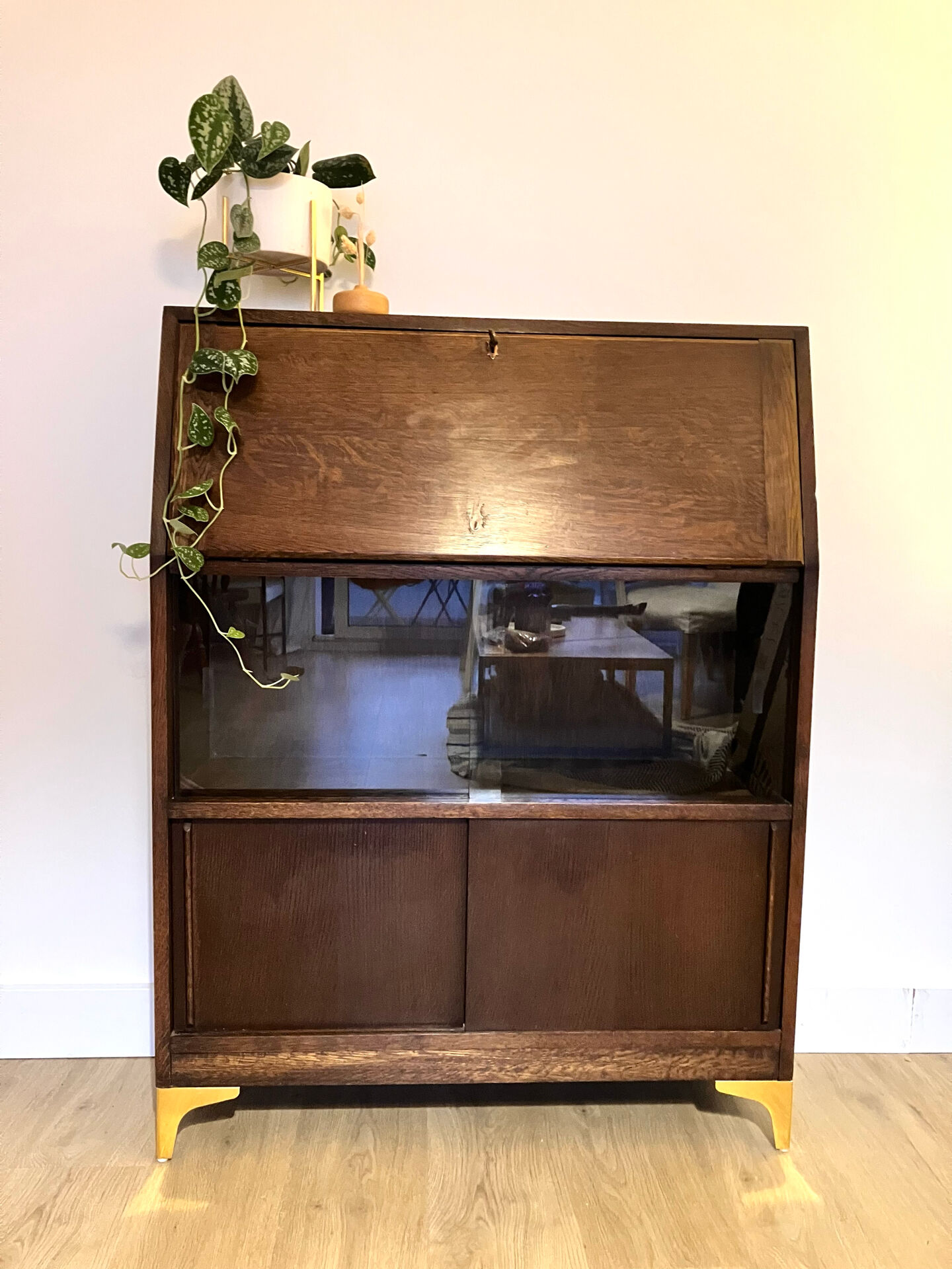 Solid oak secretary with golden feet