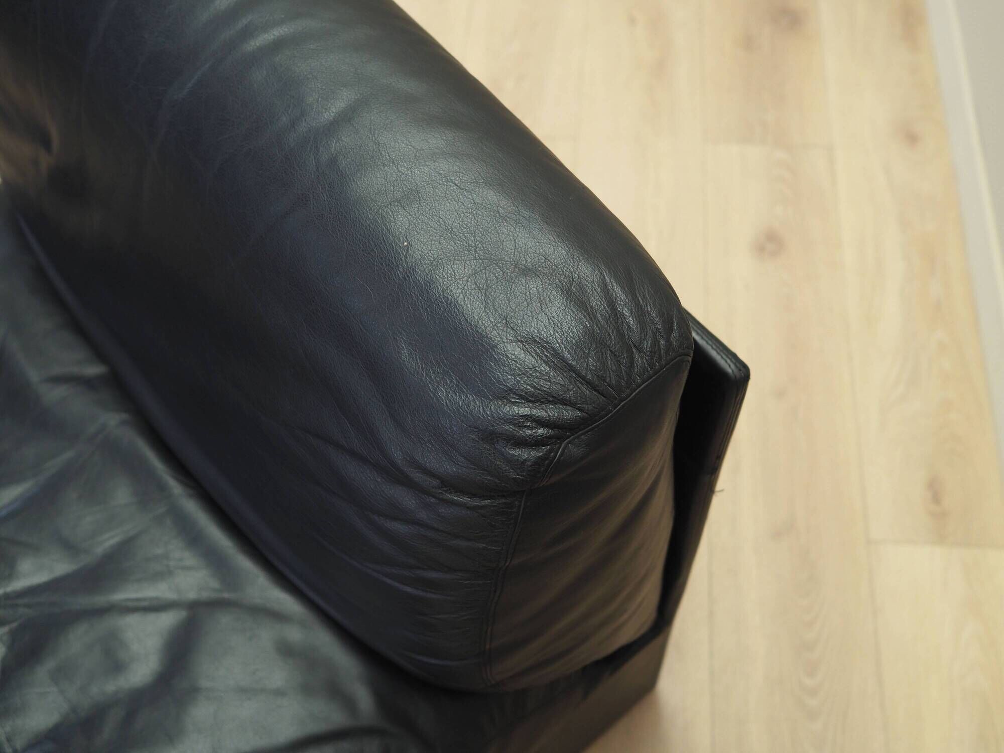 Black leather pouf/armchair, Italian design, 1960s, made in Italy.