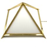 Lampe de table pyramidale en laiton doré, Christos, Italie 1970