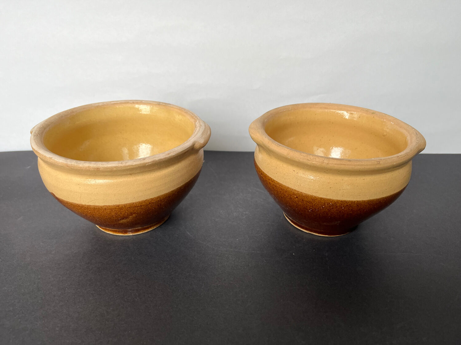 2 glazed stoneware bowls