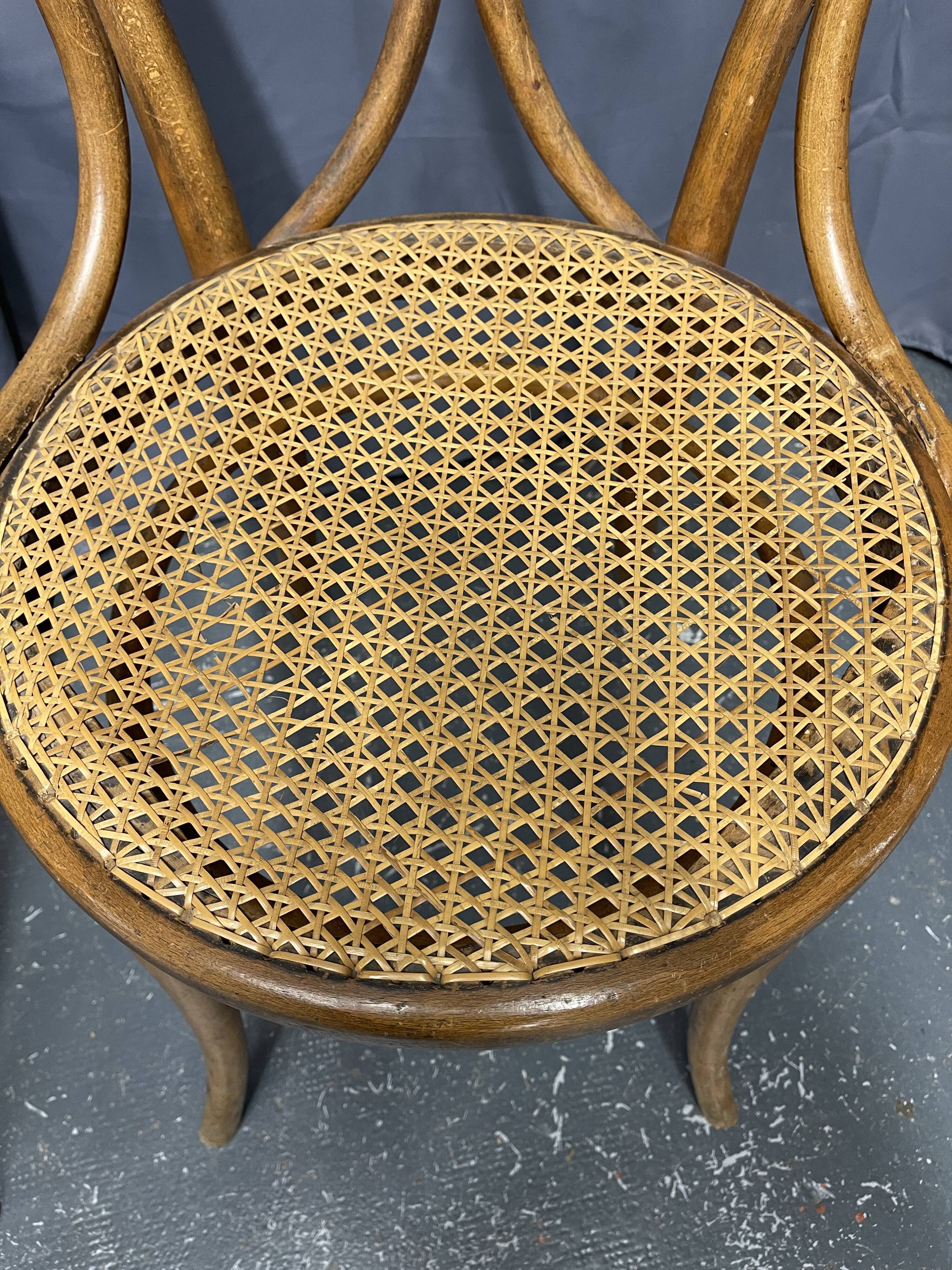 Paire de chaises Thonet n 19 estampillées thonet