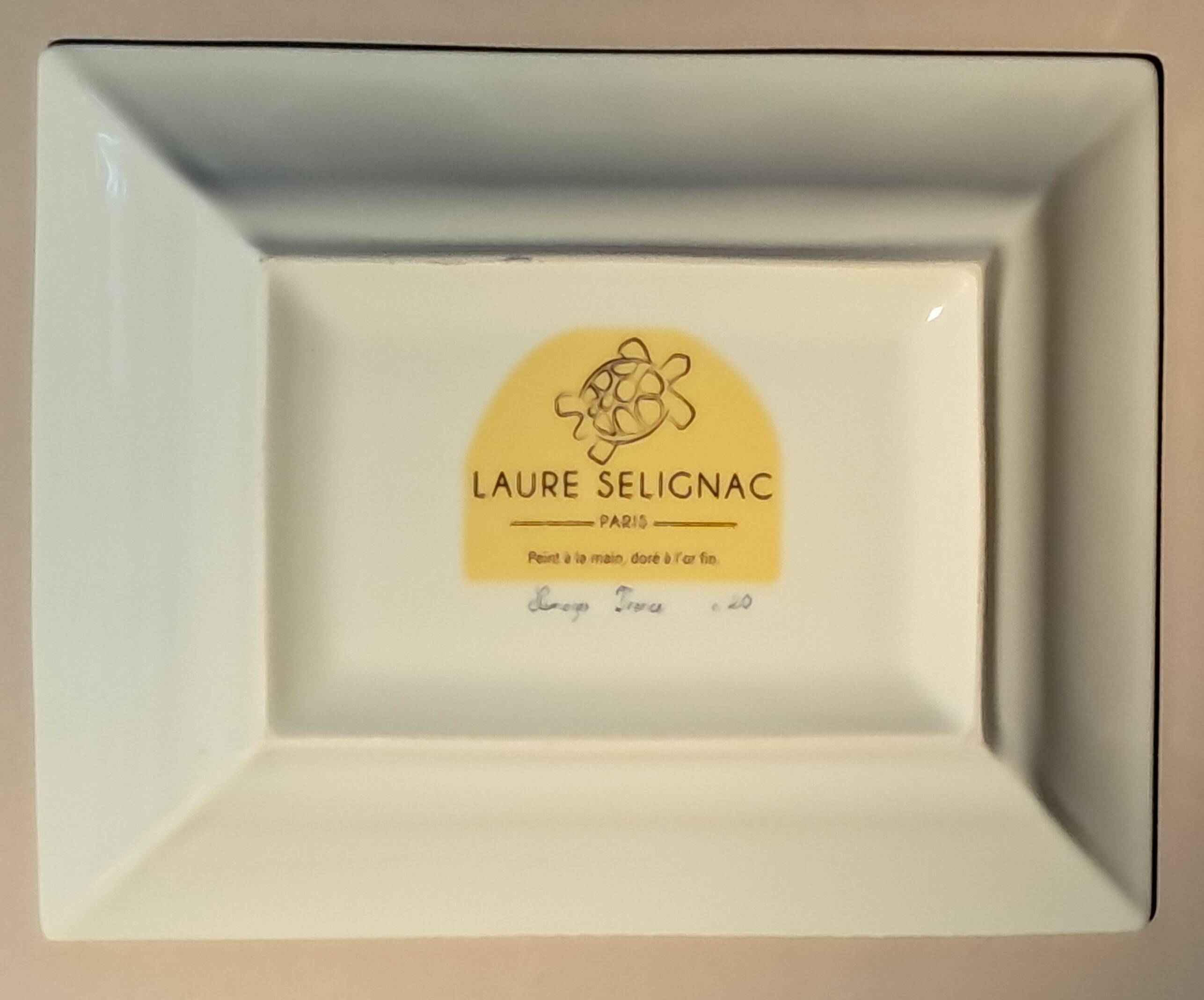 Fine porcelain catchall gilded with gold. Laure Selignac, Paris.