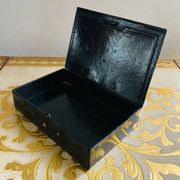 19th-century Chinese lacquer box, handmade motifs, coat of arms of PARIS