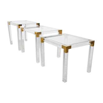 Ensemble de 3 tables gigognes en lucite et laiton, années 1970