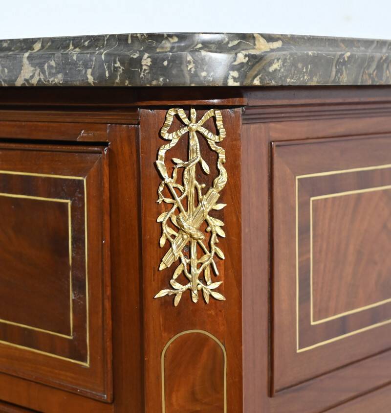 Rare mahogany commode, Louis XVI period – 2nd half of the 18th century.