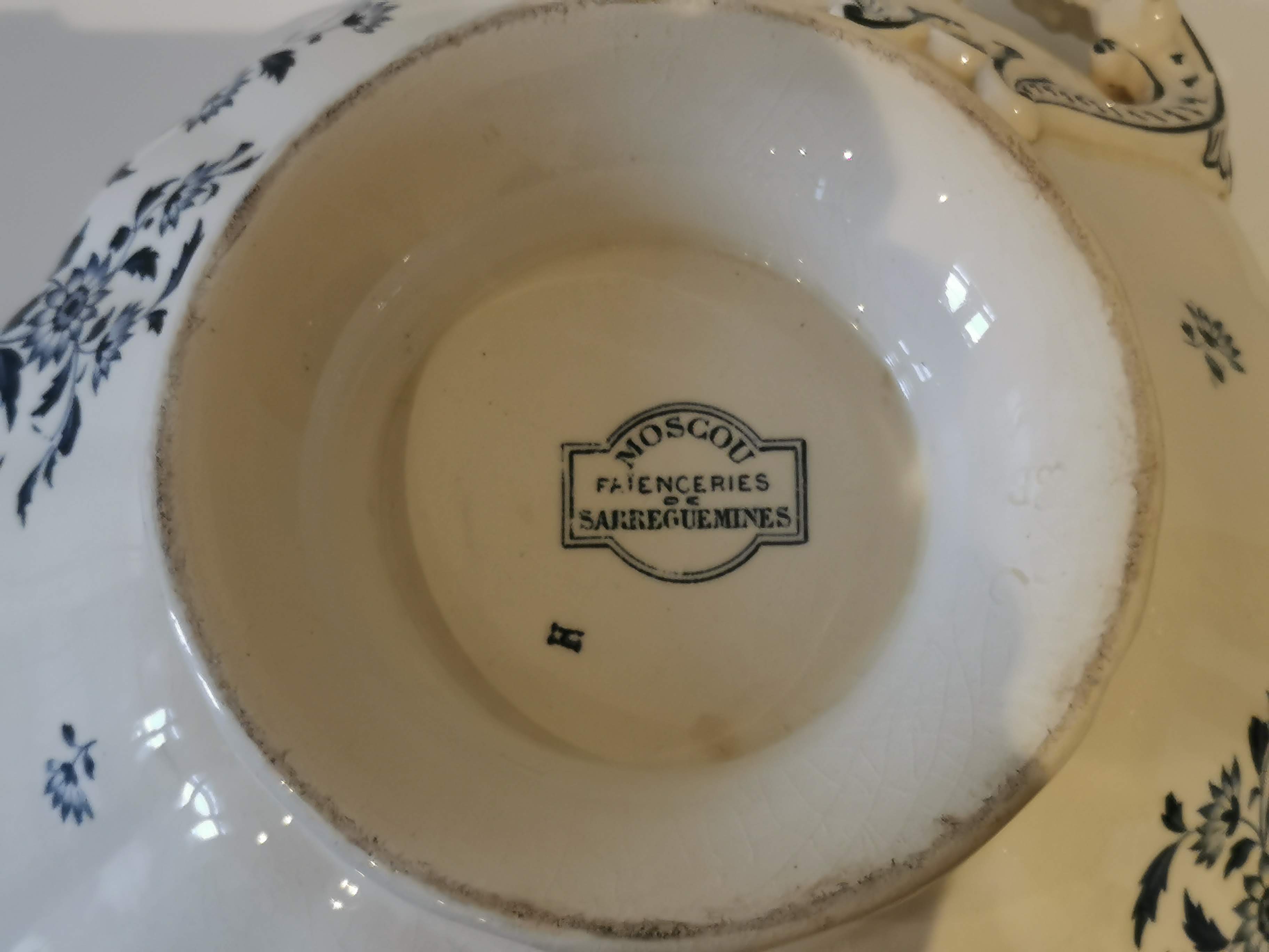 Soup pot Sarreguemines late nineteenth early twentieth century