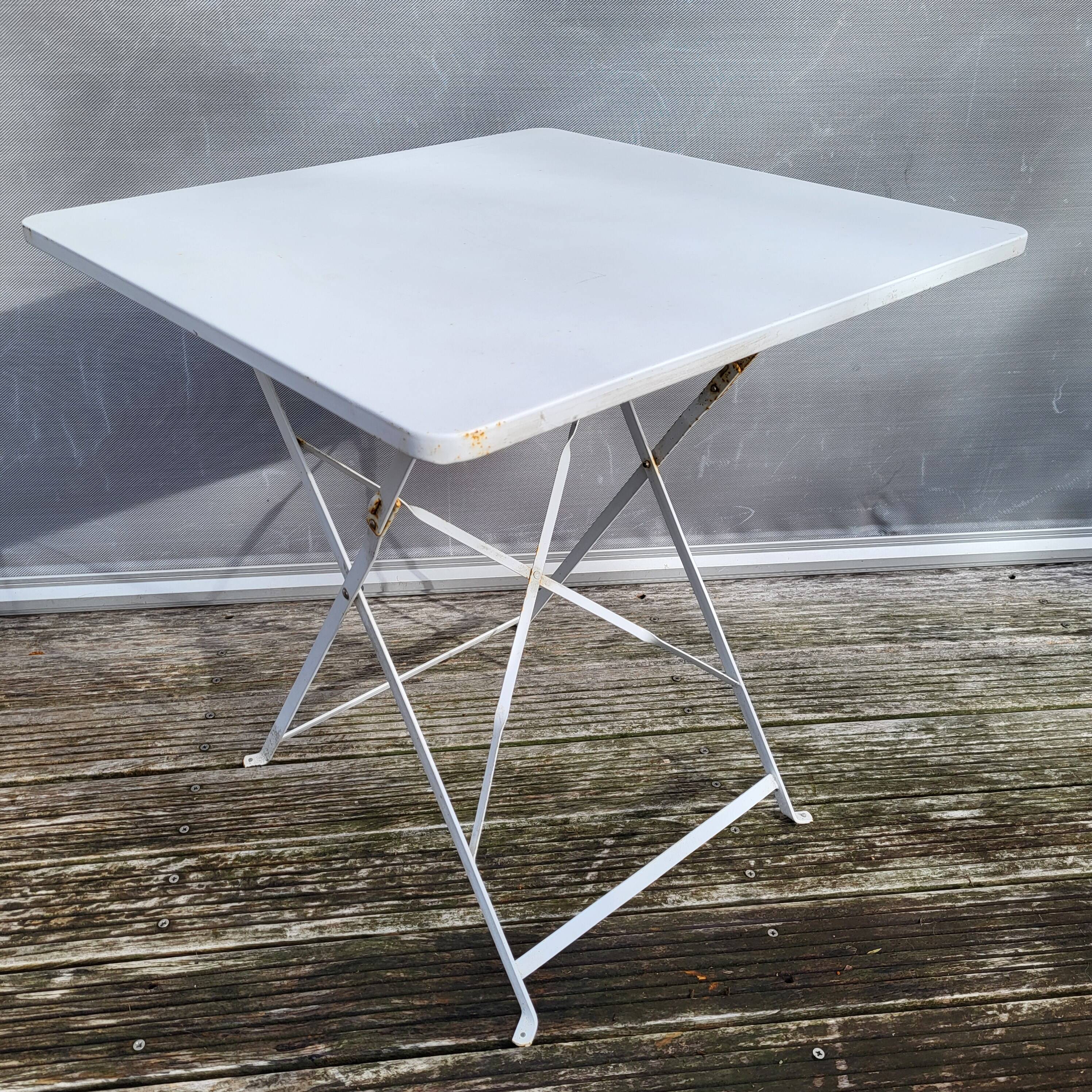White Christmas folding bistro table