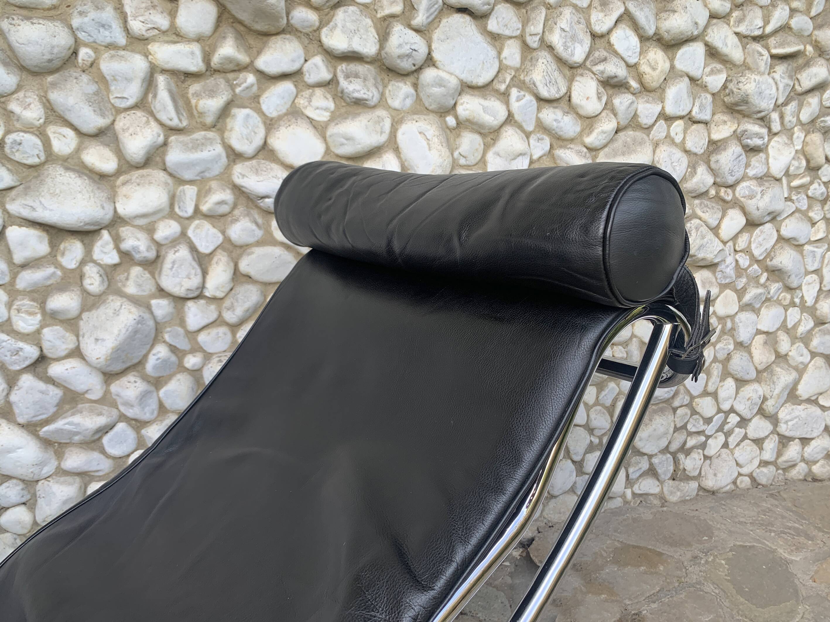 LC4 Cassina Chaise Lounge Vintage Black Leather, Perriand, Le Corbusier and Jeanneret
