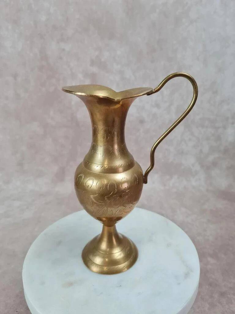 Small oriental jug in engraved brass 🌿