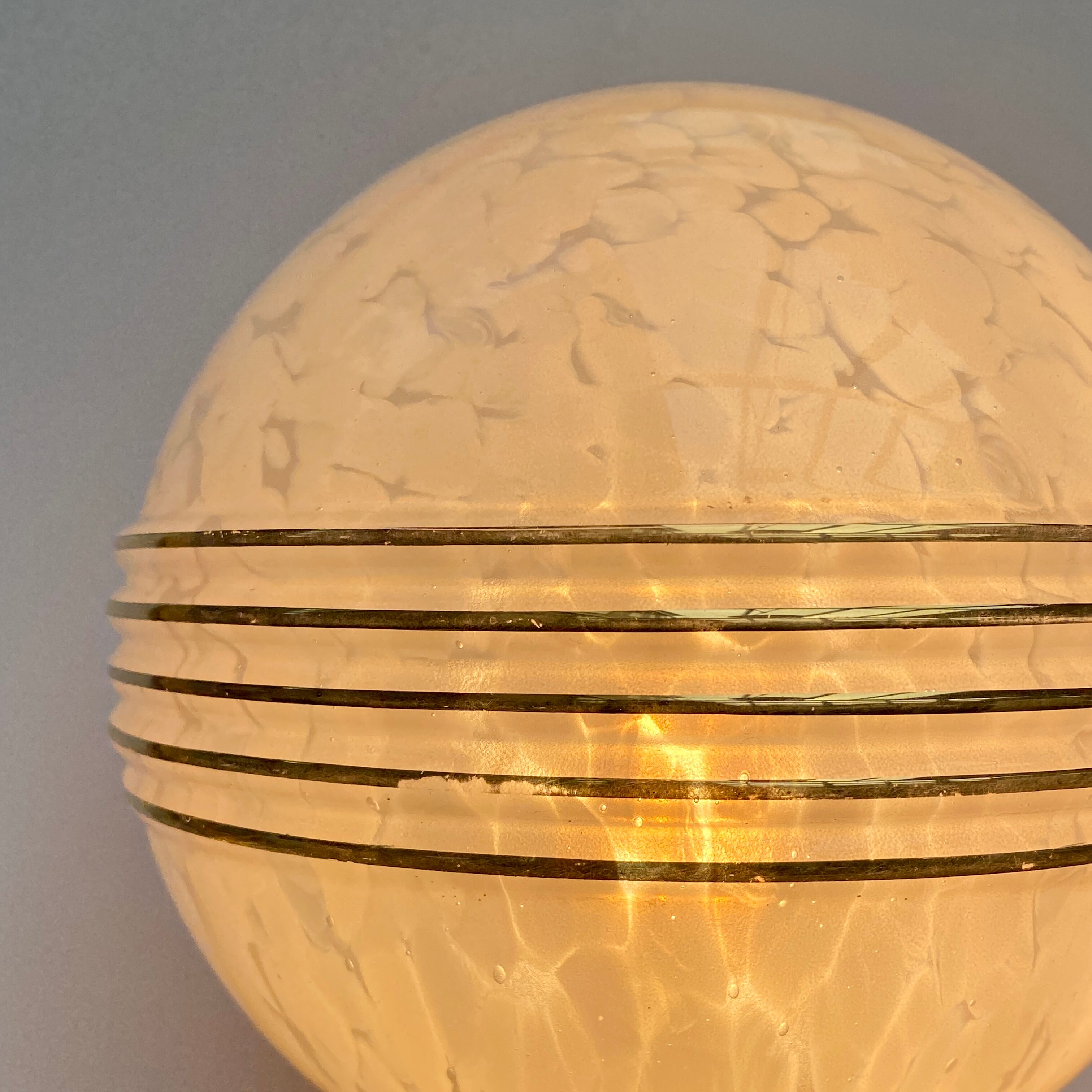 Vintage globe-laying lamp in white Clichy glass gold stripes.