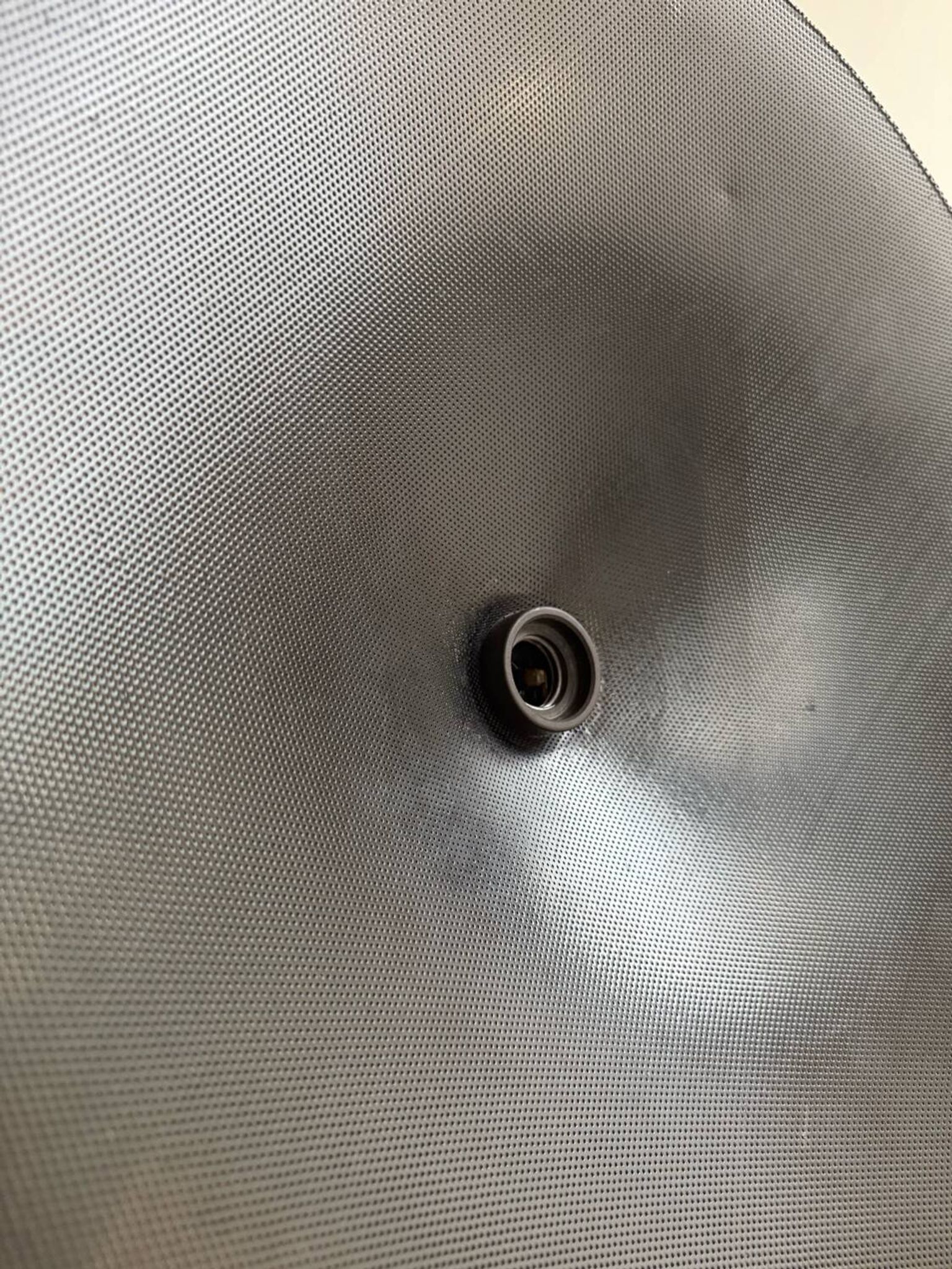Suspension en métal micro-perforé, années 60