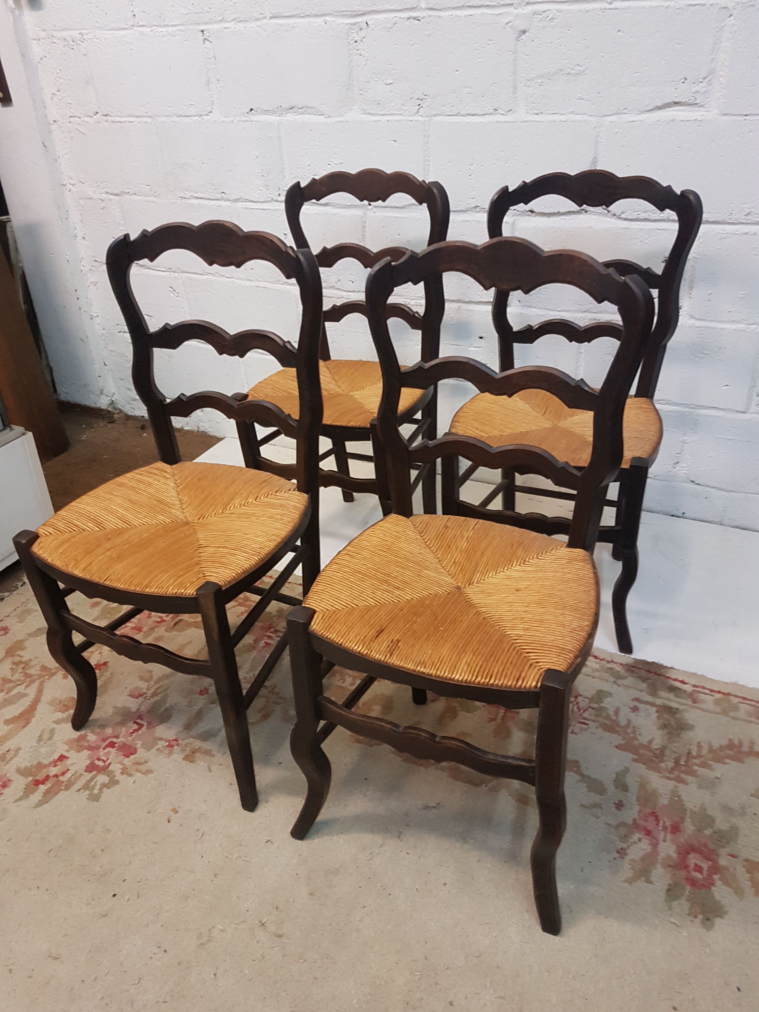 Series of 4 chairs