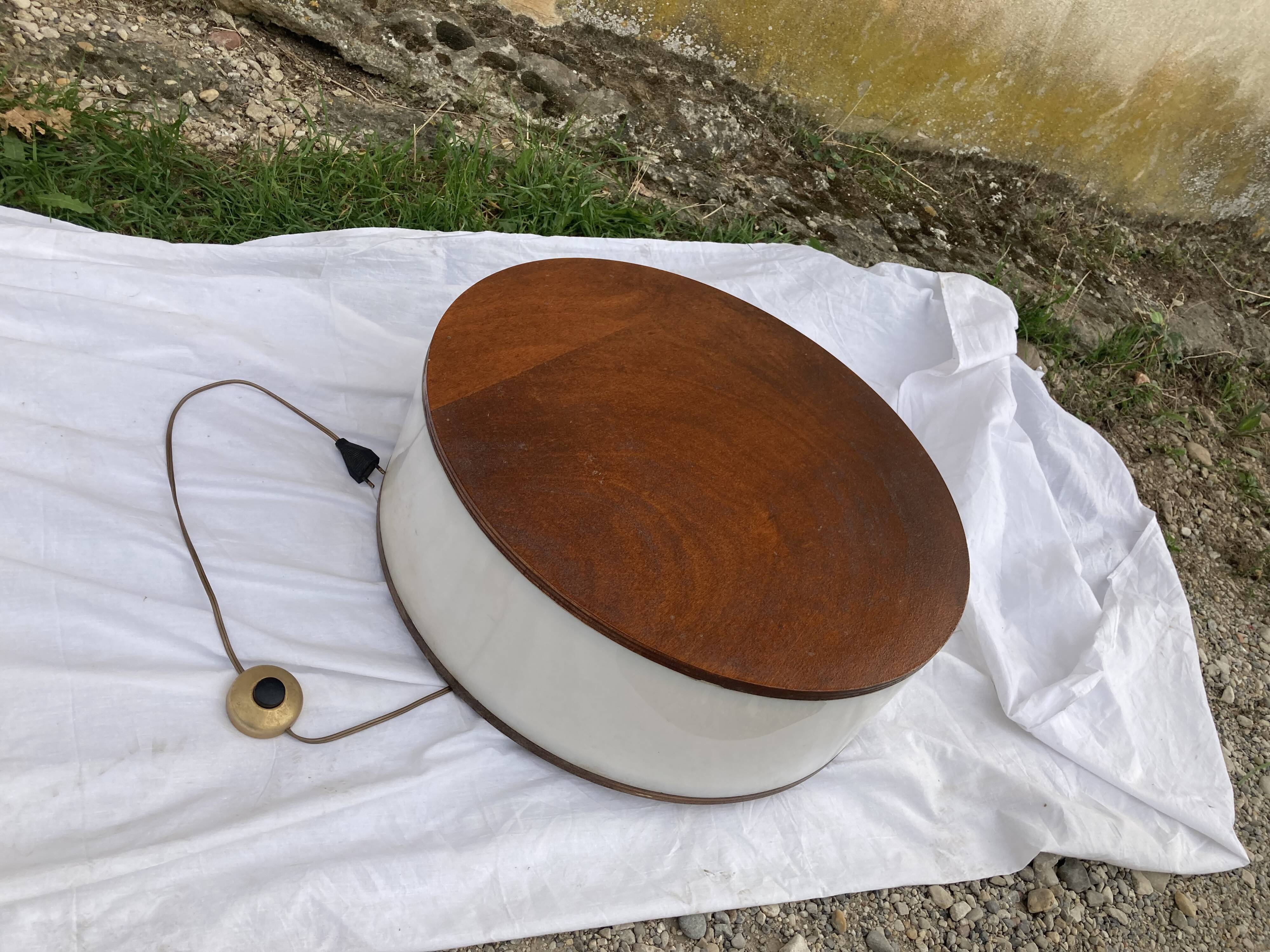 Round of light to pose design 70s