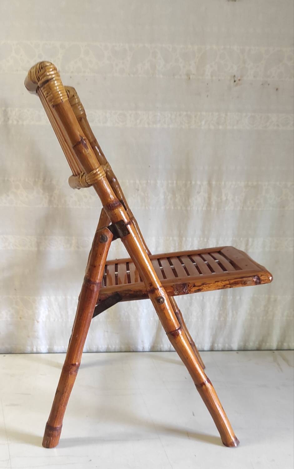 Folding bamboo chair for children