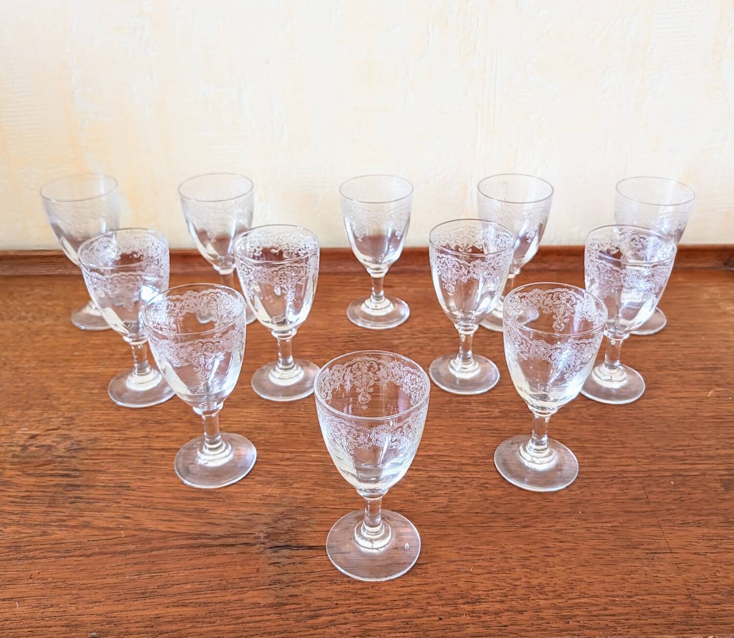 Verres anciens en cristal gravées