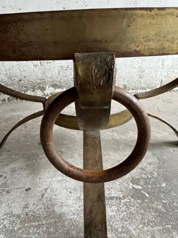 Table basse brutaliste en ardoise et fer (années 1970)