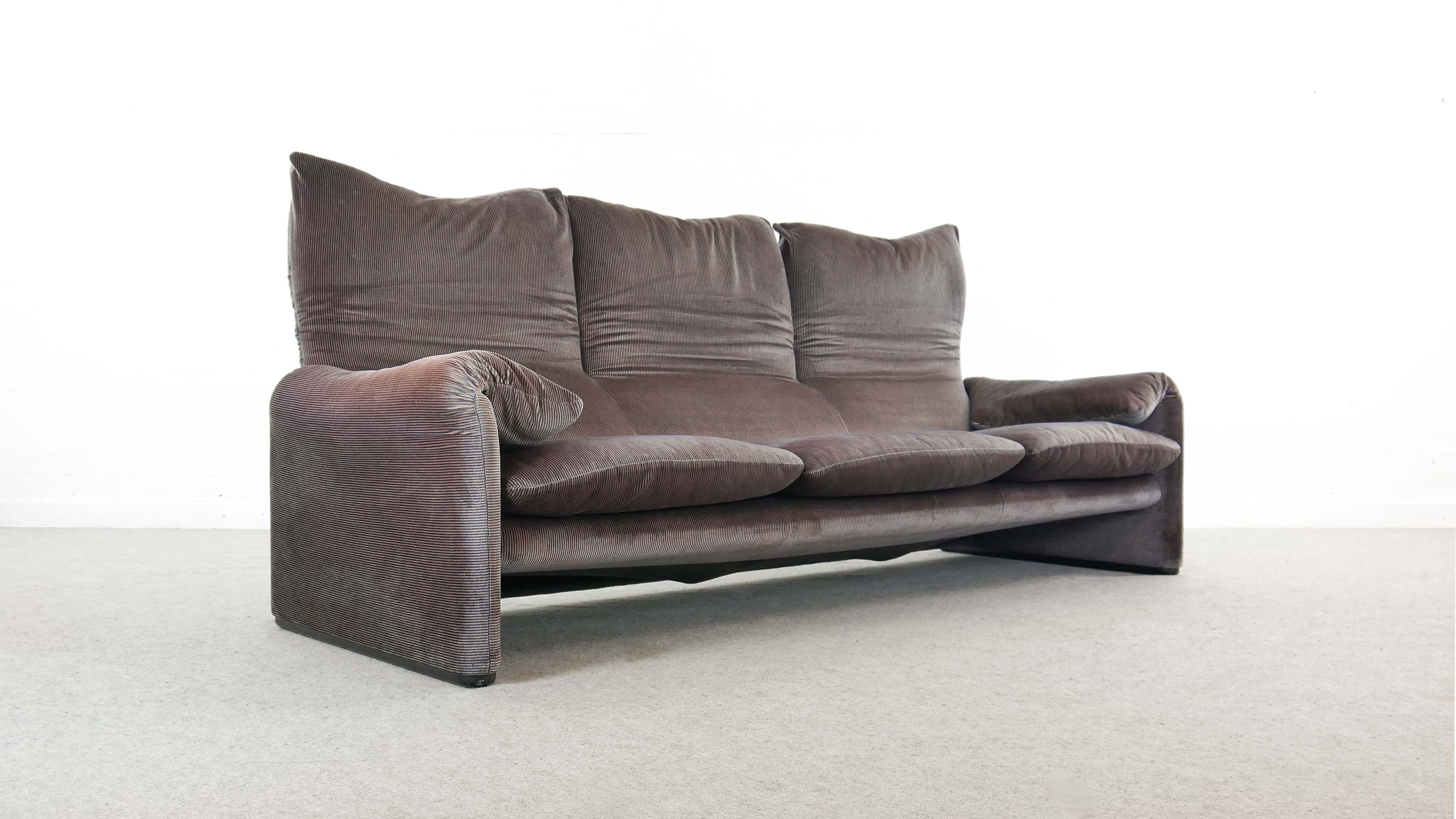 Maralunga 3-seat sofa by Vico Magistretti for Cassina, Italy
