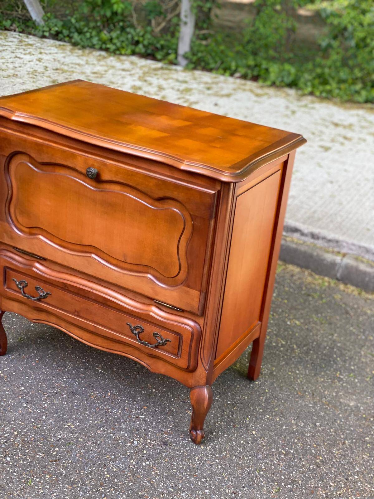 Louis XV buffet TV with a solid wood mirror