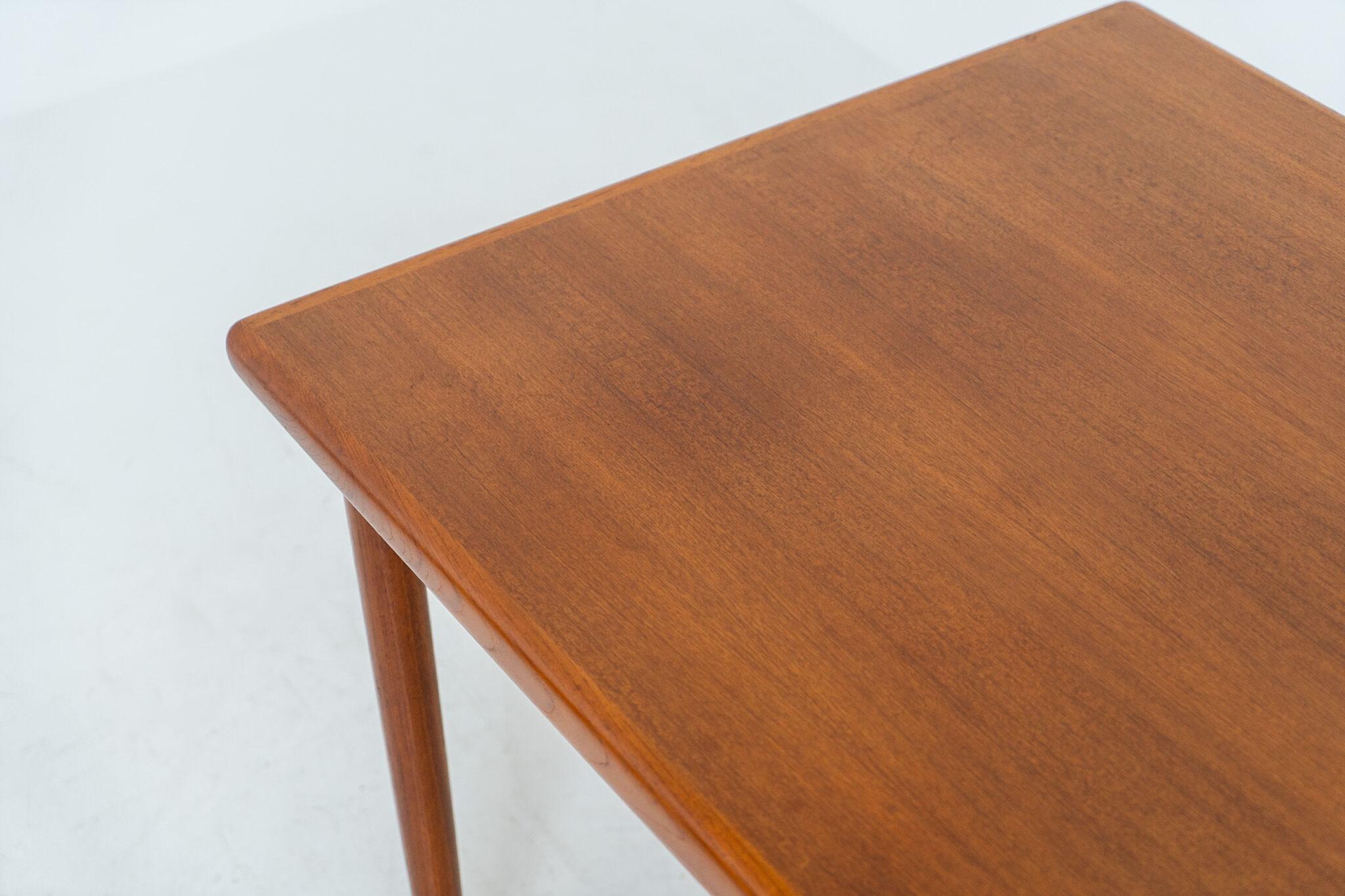 Extendable dining table by Skøvby Møbelfabrik
