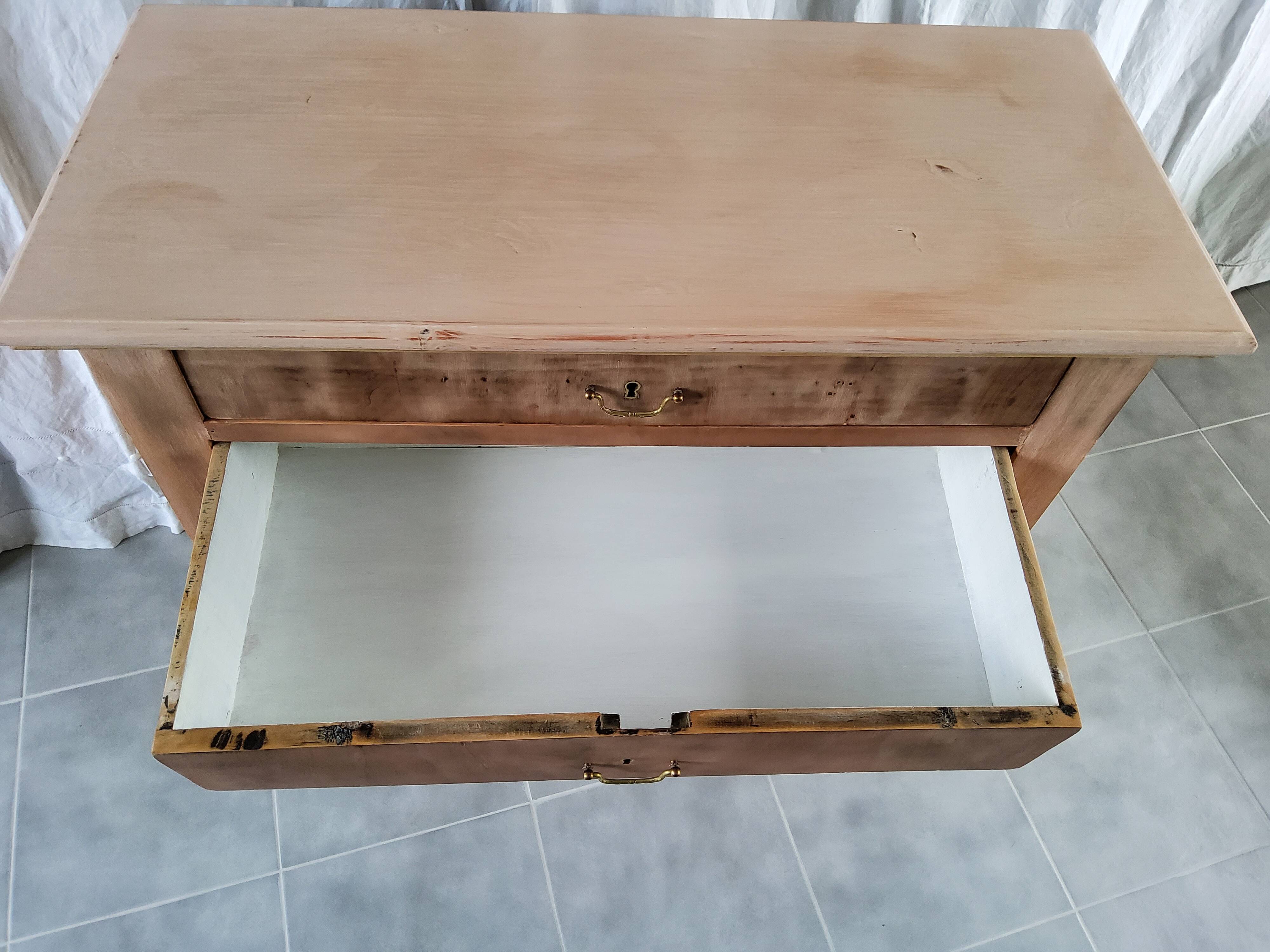 Commode patinée