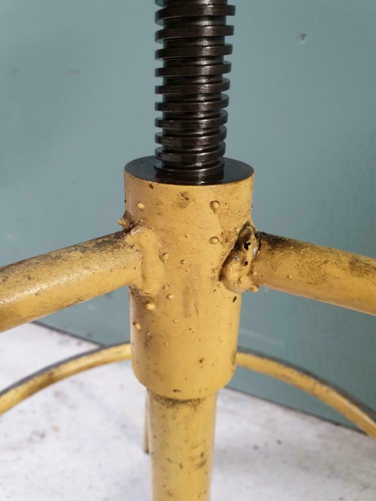 Industrial stool height-adjustable tripod yellow
