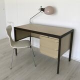 Vintage Ronéo desk with Guzzini lamp
