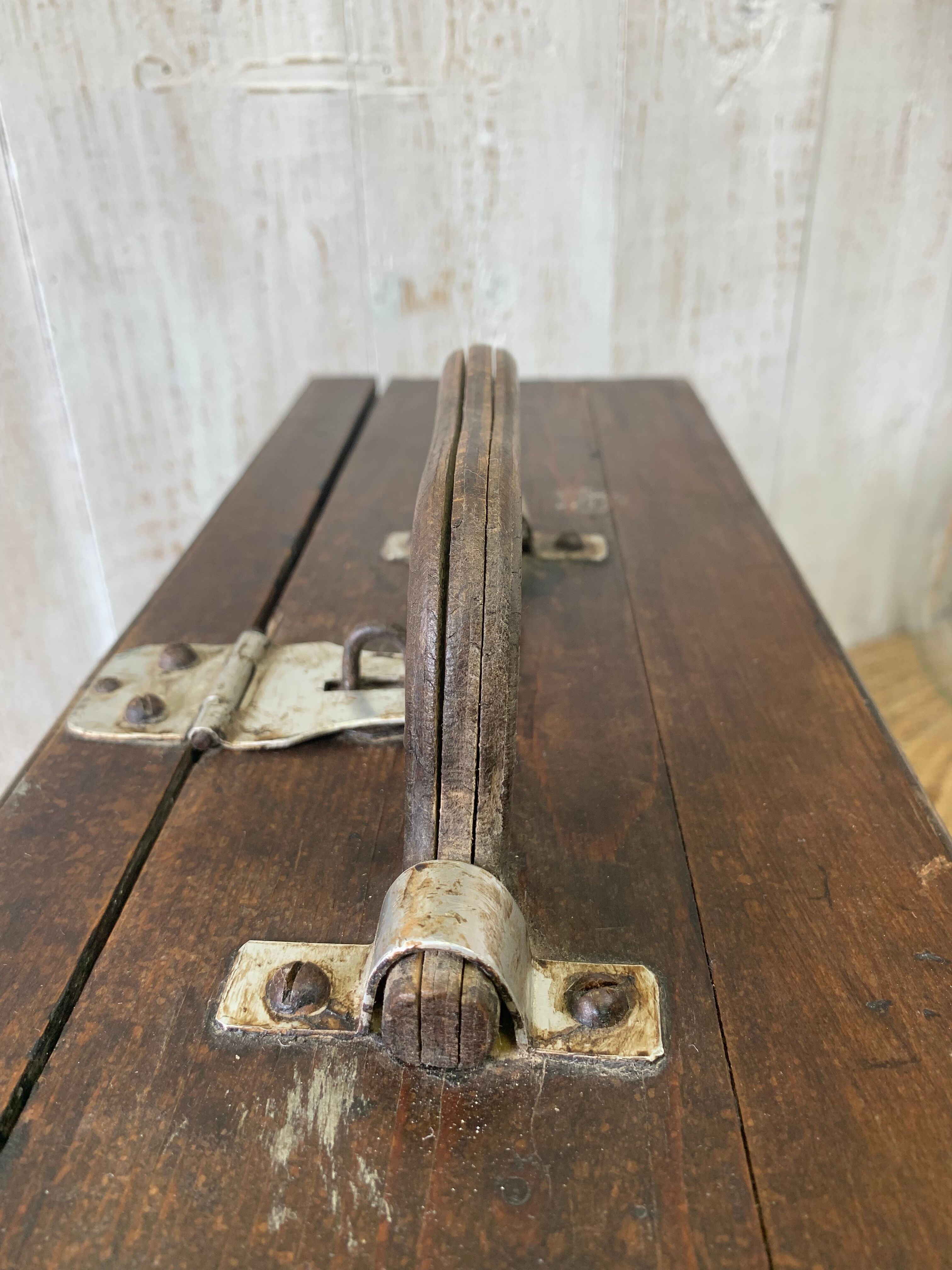 Valise en bois ancienne