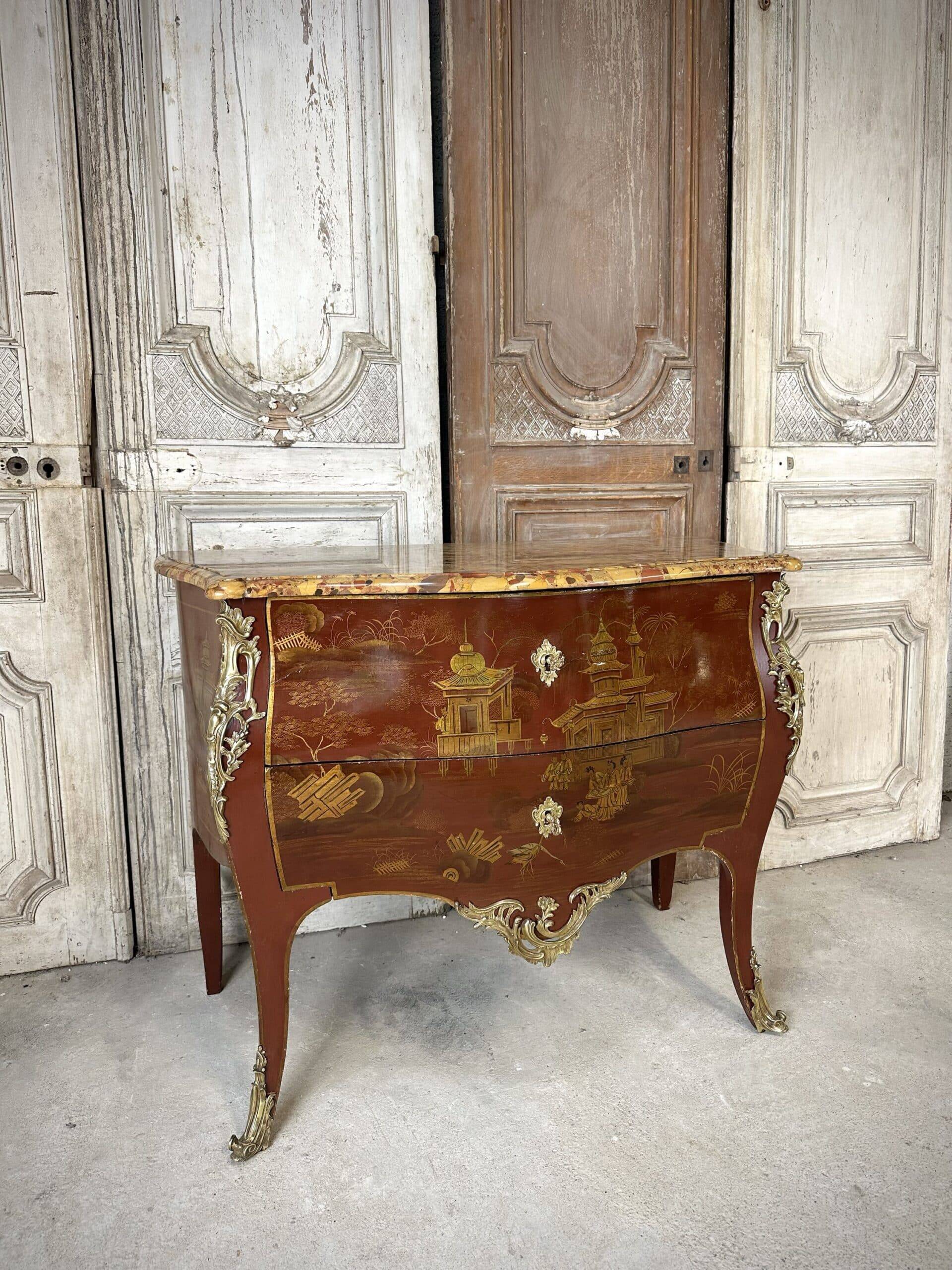 Louis XV style commode in red lacquer from the 1900s.