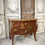 Louis XV style commode in red lacquer from the 1900s.