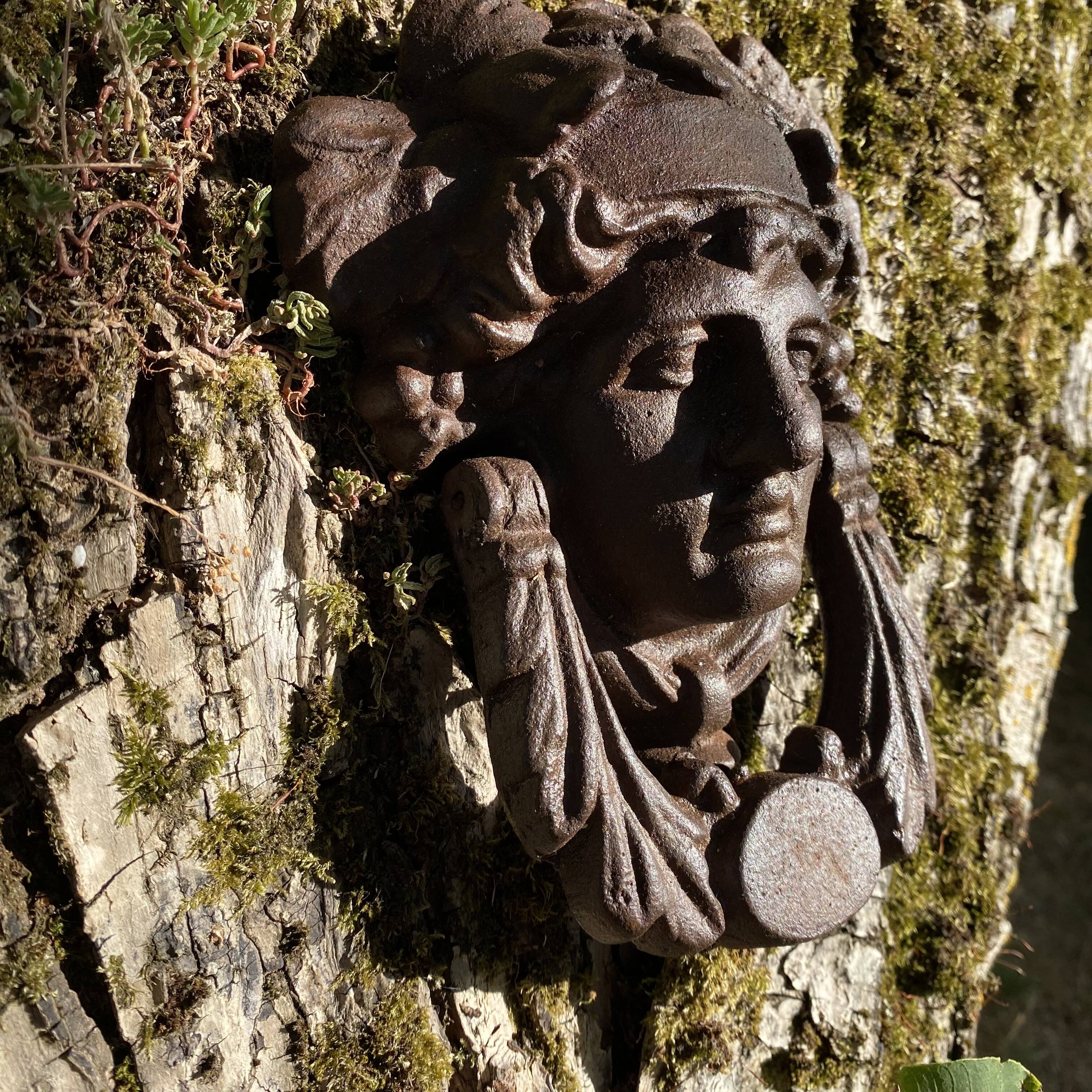 Heurtoir de porte en fonte portrait féminin classique