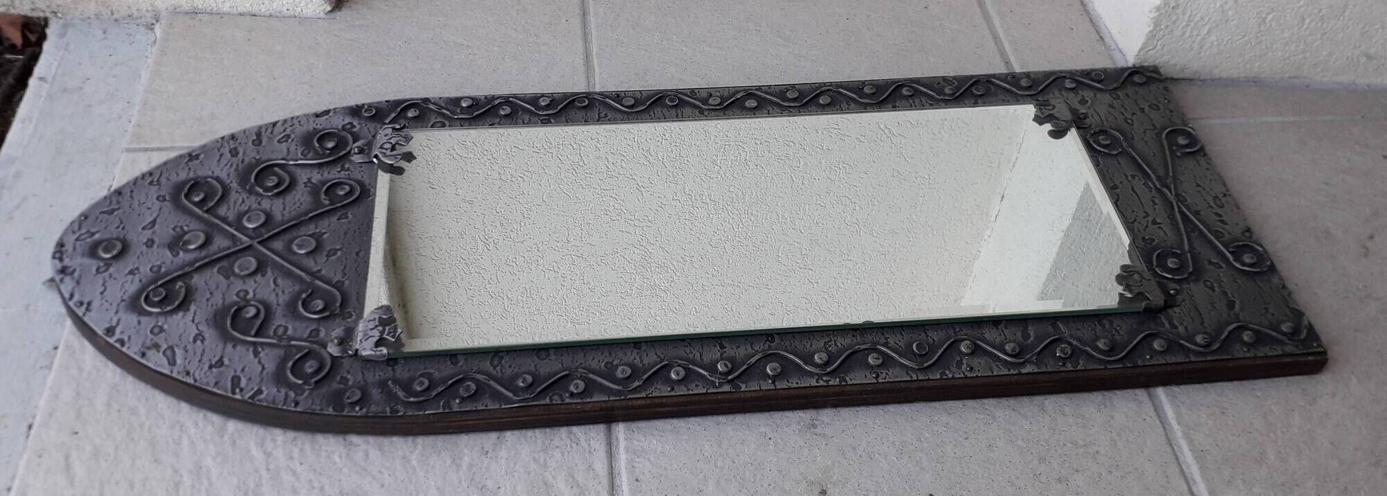 Miroir en bois et métal style médiéval