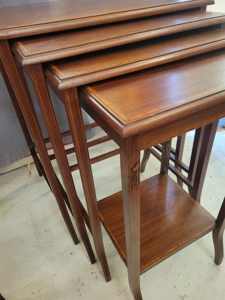 Tables gigognes