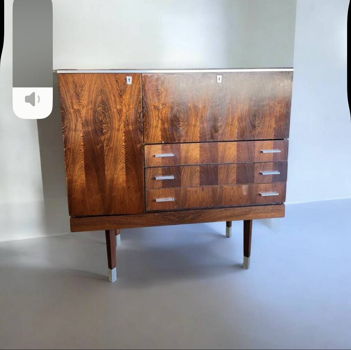 Vintage wooden cabinet / sideboard / bar cabinet