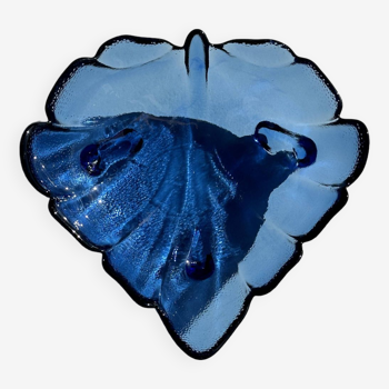 Coupelle bleue en verre en forme de feuille