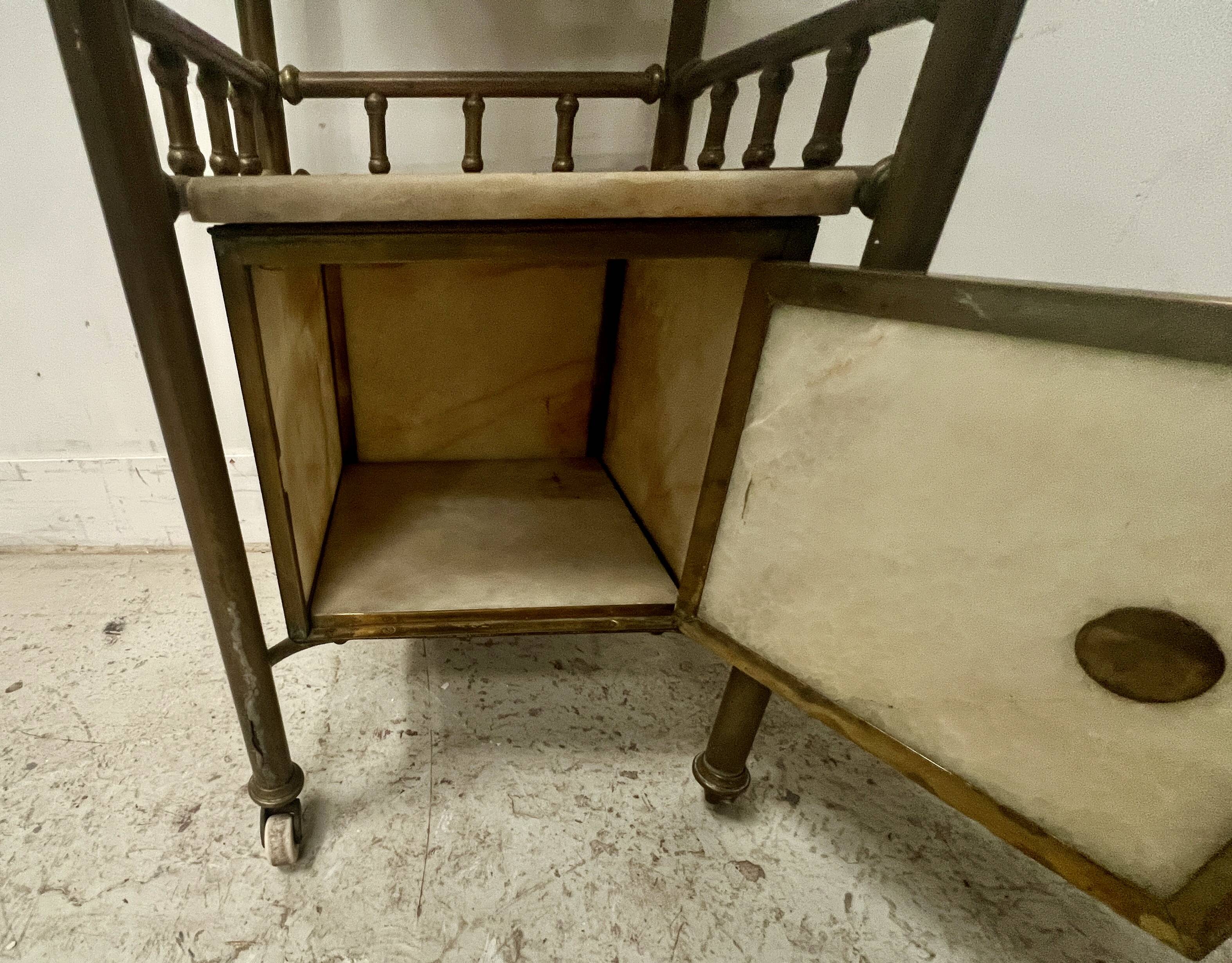 Art Deco bedside table in brass and veined marble, 20th century