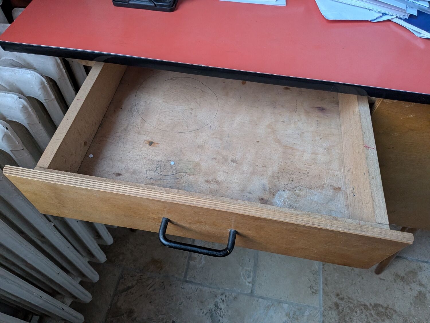 Bureau vintage Baumann à pieds compas