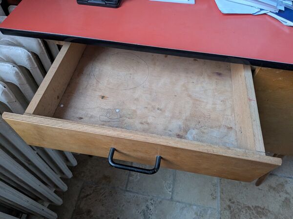 Bureau vintage Baumann à pieds compas