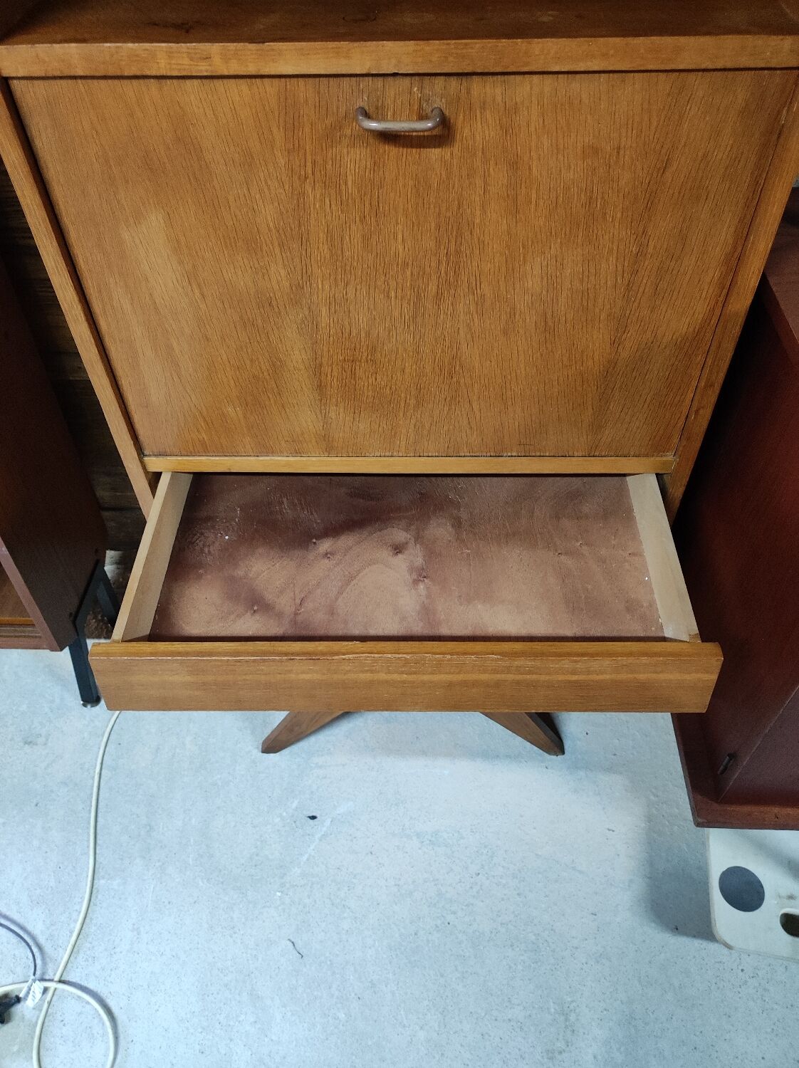 Secretary feet compass