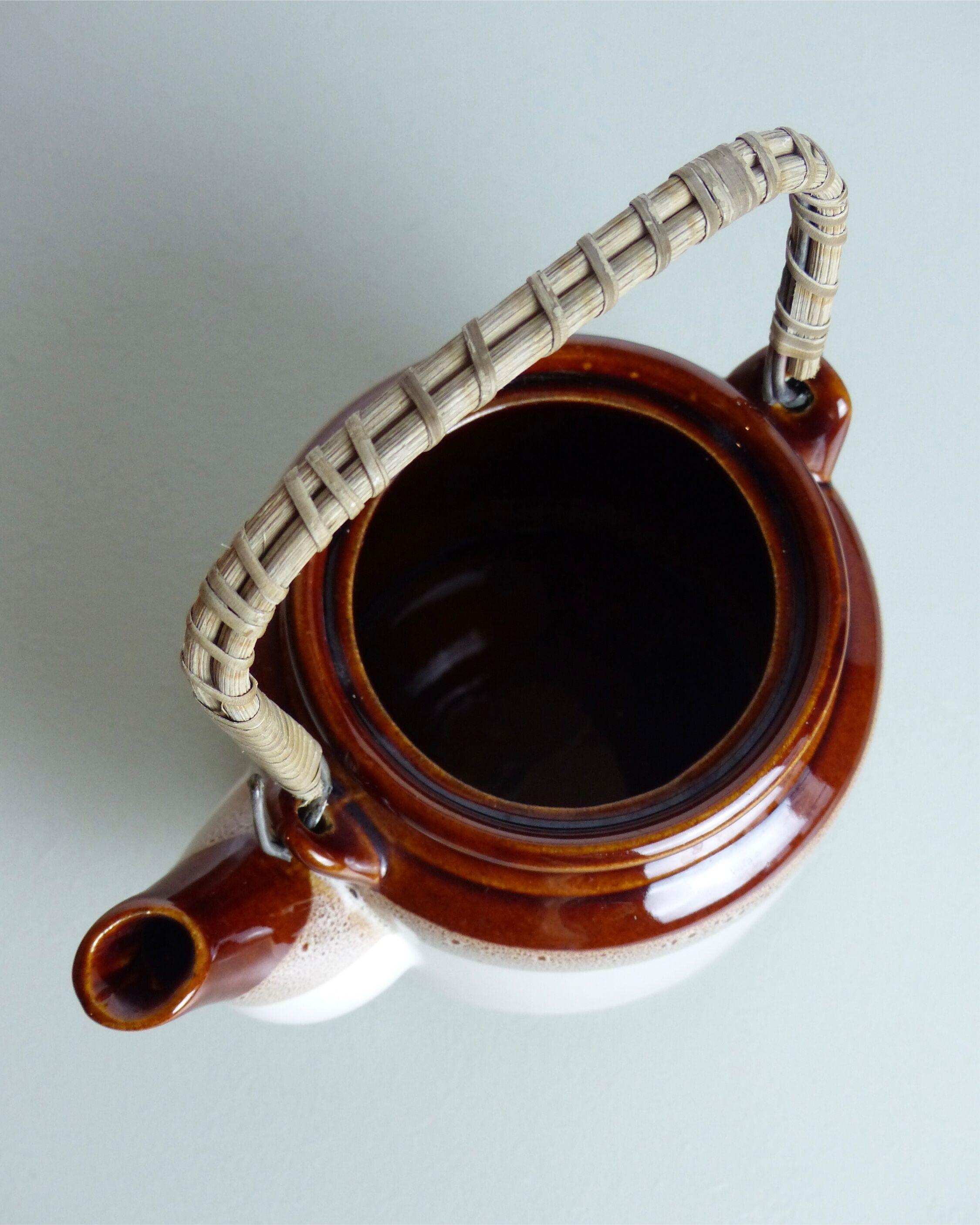 Teapot in beige and brown stoneware