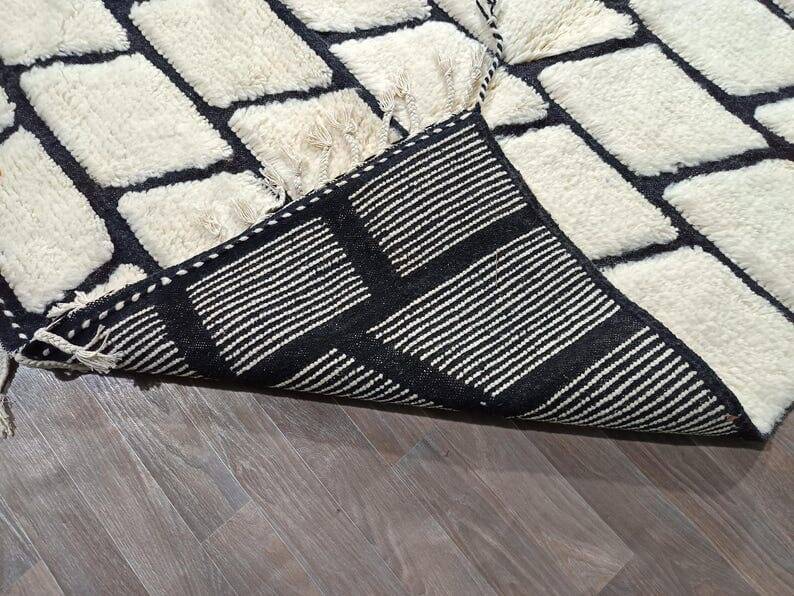 Handmade pure wool rug, size 140 x 260 cm.