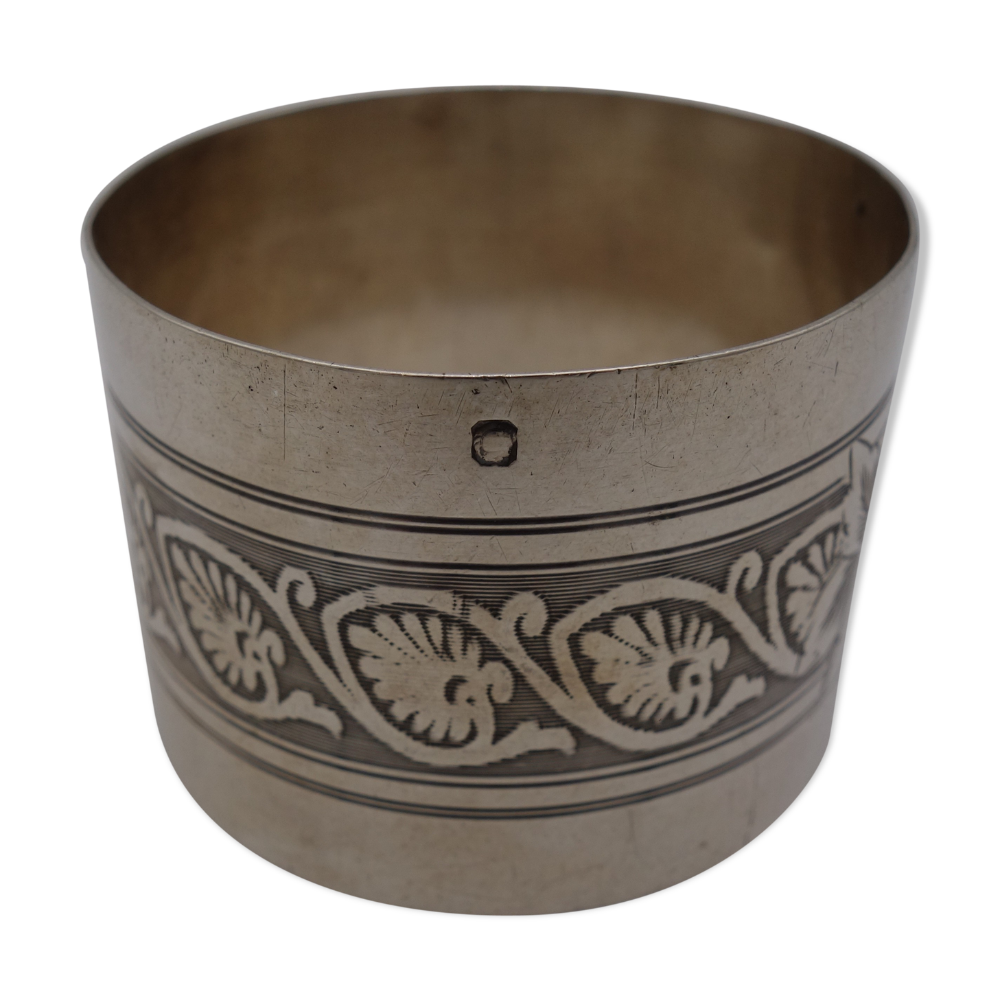 Silver towel round